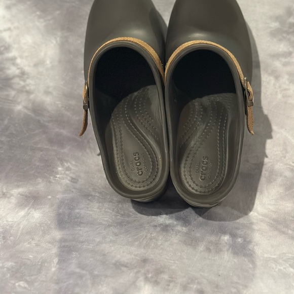 CROCS Black and Tan Mules Classic Clogs - Picture 2 of 4